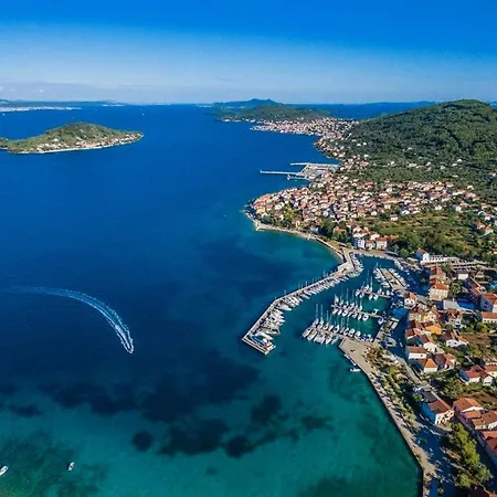 With A Parking Space Preko, Ugljan - 8434 Daire